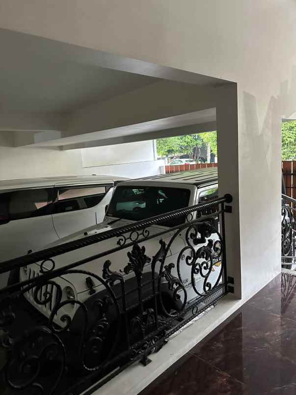 dijual rumah jalan raya hankam no 31