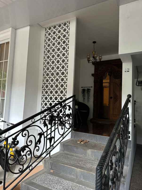 dijual rumah jalan raya hankam no 31