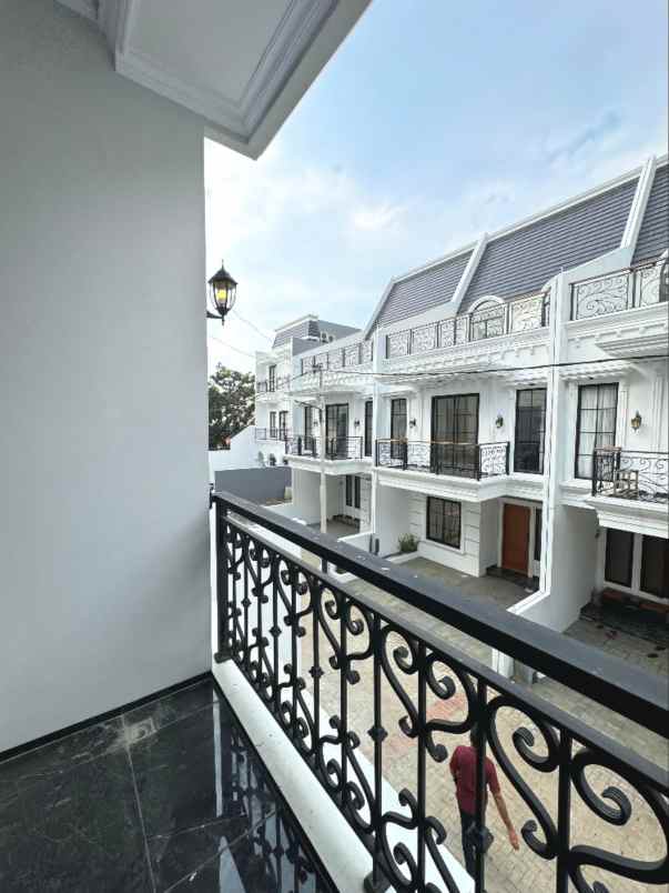 dijual rumah jalan raya jagakarsa