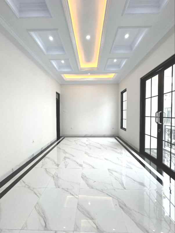 dijual rumah jalan raya jagakarsa