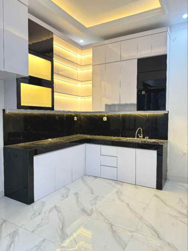 dijual rumah jalan raya jagakarsa