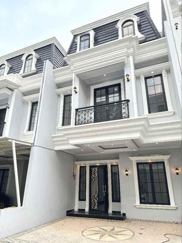 dijual rumah jalan raya jagakarsa