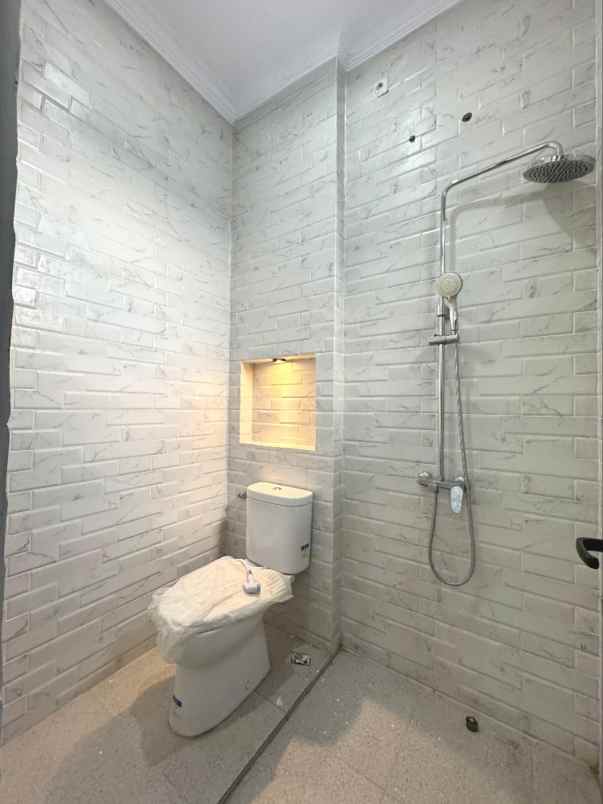 dijual rumah jalan raya jagakarsa