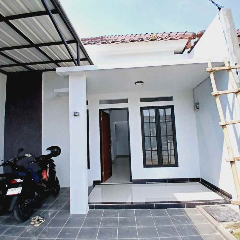 dijual rumah jalan raya kupu pasir