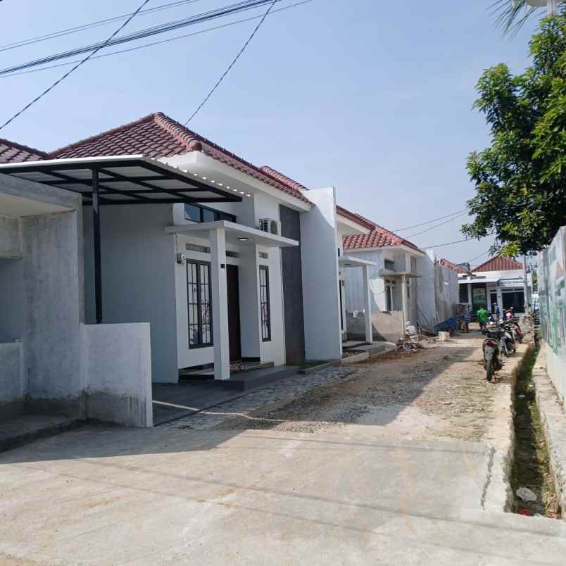 dijual rumah jalan raya kupu pasir