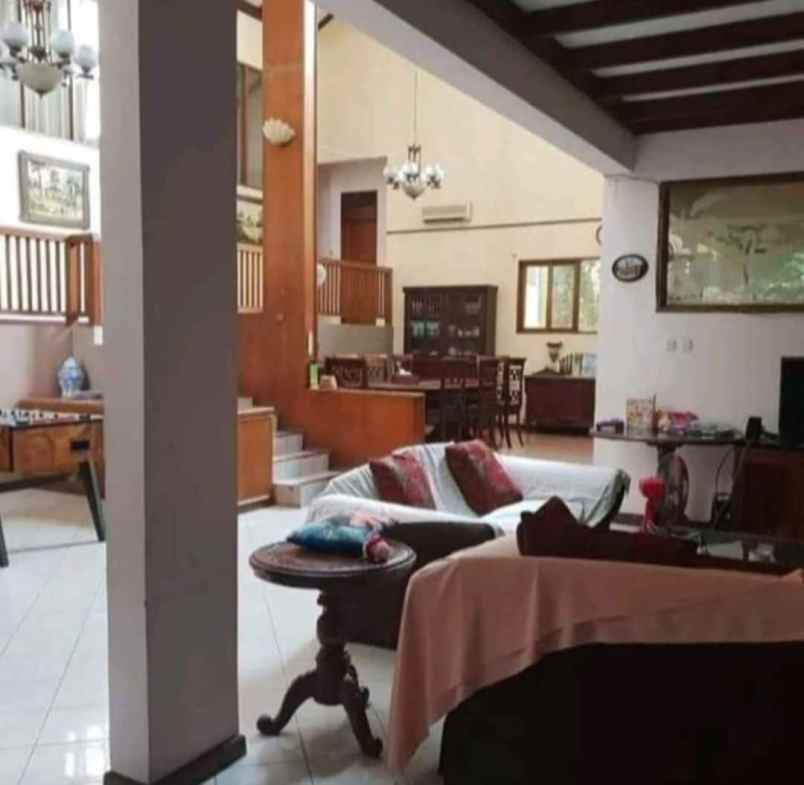 dijual rumah jalan raya mampang prapatan