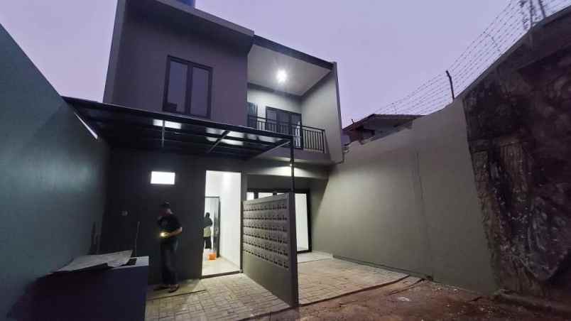 dijual rumah jalan raya mega cinere depok