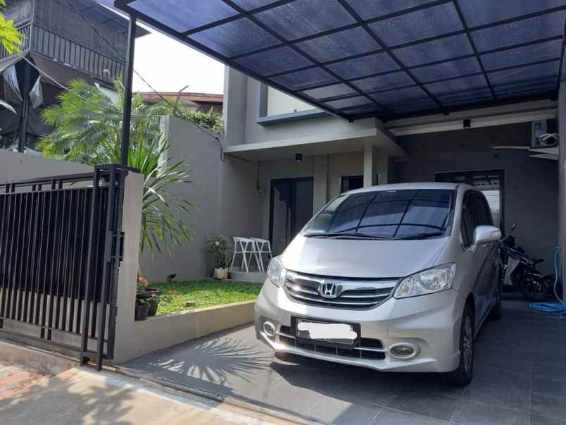 dijual rumah jalan raya mega cinere depok