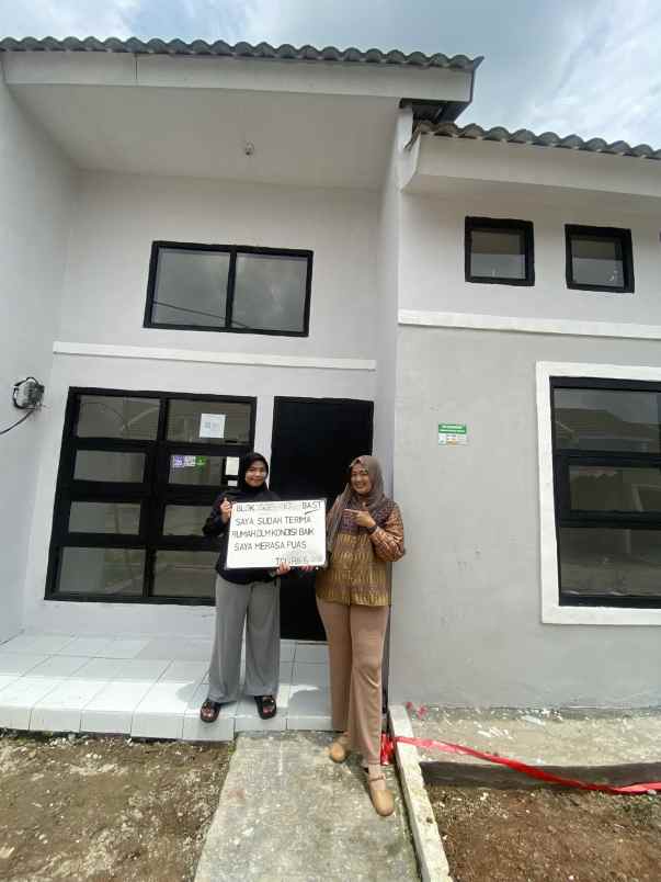 dijual rumah jalan raya megu cisoka