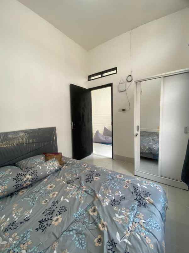 dijual rumah jalan raya megu cisoka