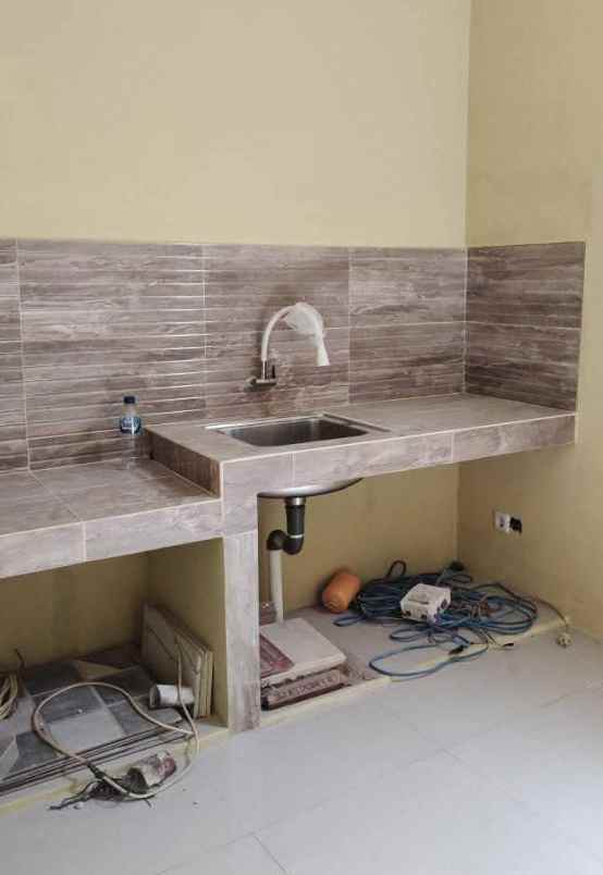 dijual rumah jalan raya pamulang 2