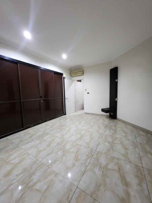 dijual rumah jalan raya pangkalan jati