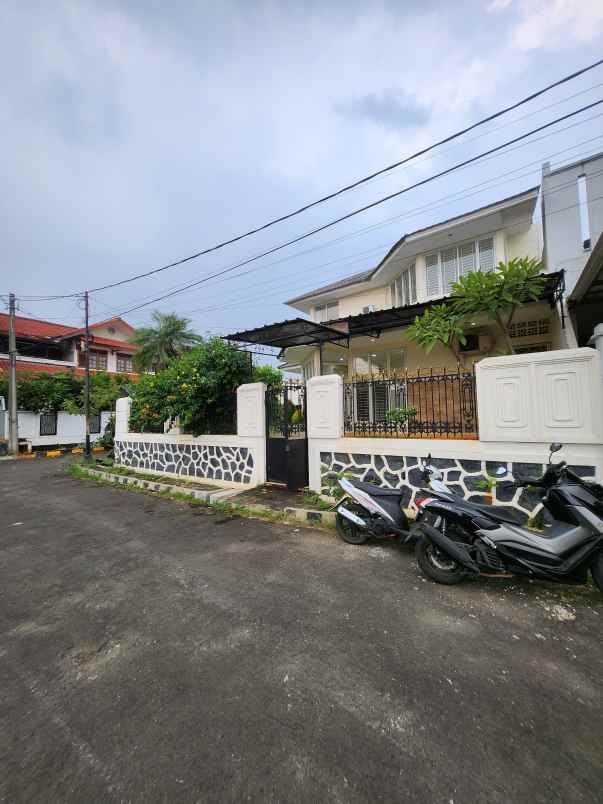 dijual rumah jalan raya pangkalan jati