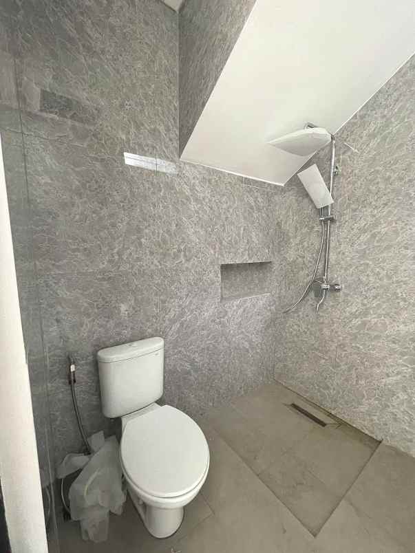 dijual rumah jalan raya parigi bintaro