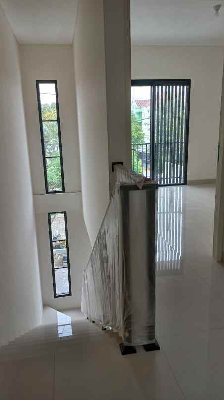 dijual rumah jalan rungkut menanggal