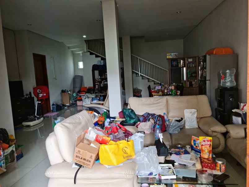 dijual rumah jalan taman internasional