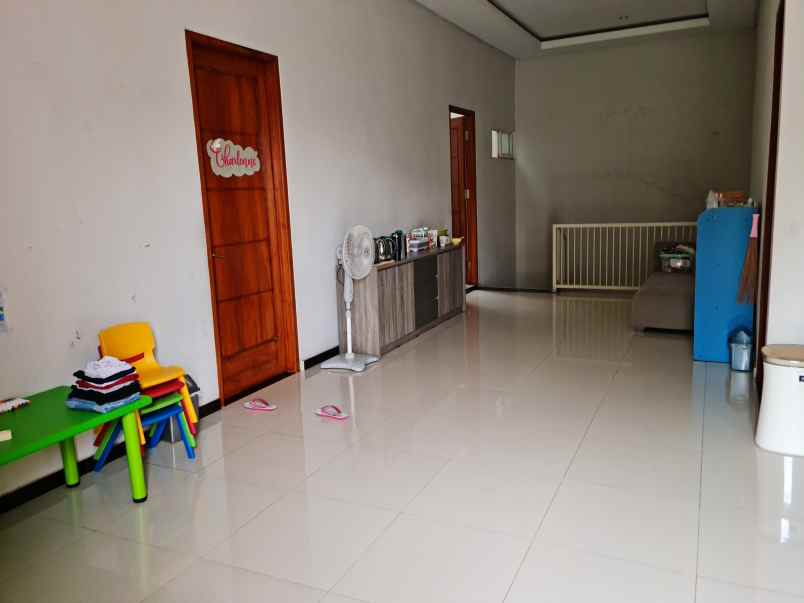 dijual rumah jalan taman internasional