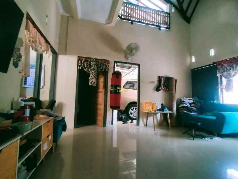 dijual rumah jambidan