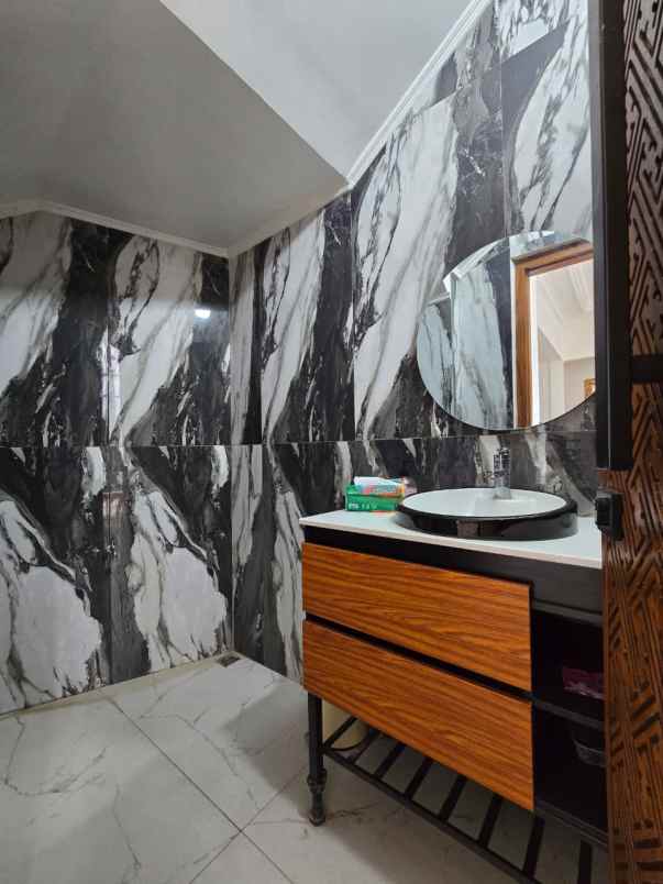 dijual rumah jatiwarna bekasi