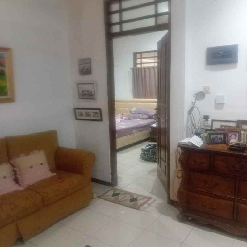 dijual rumah jemursari