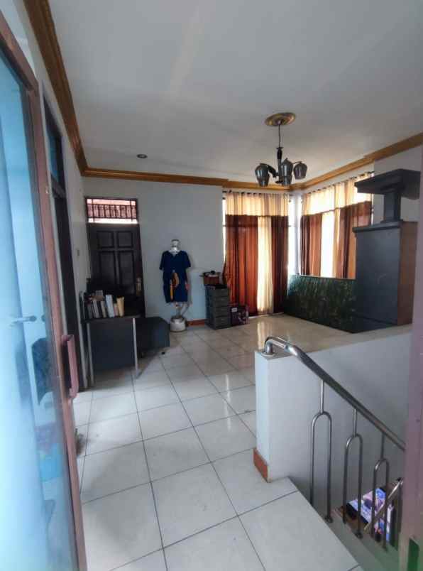 dijual rumah jl buwek raya