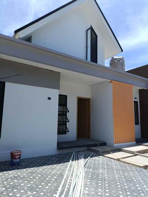 dijual rumah jl cemara gading