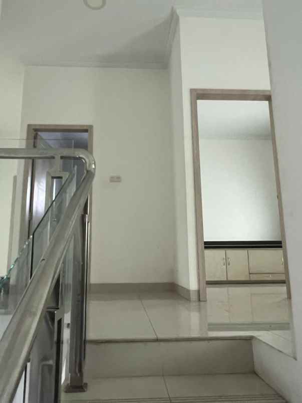 dijual rumah jl cemara gading pekanbaru