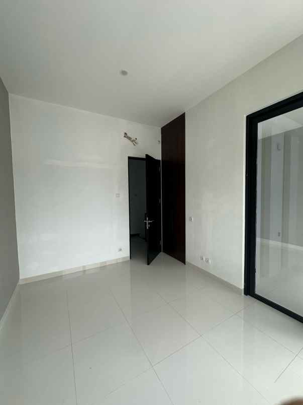 dijual rumah jl cilangkap cipayung