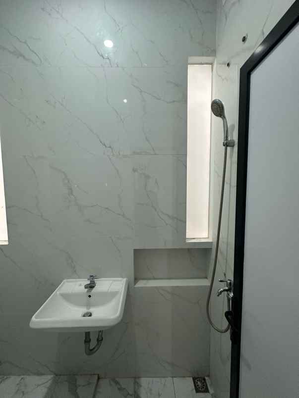 dijual rumah jl cilangkap cipayung