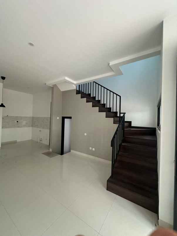 dijual rumah jl cilangkap cipayung