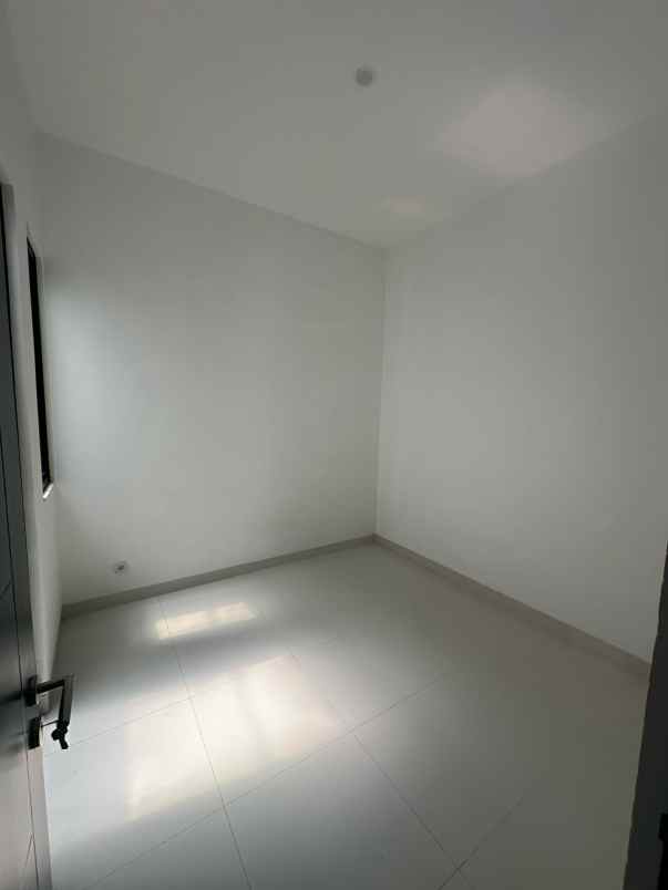 dijual rumah jl cilangkap cipayung