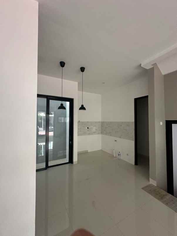 dijual rumah jl cilangkap cipayung