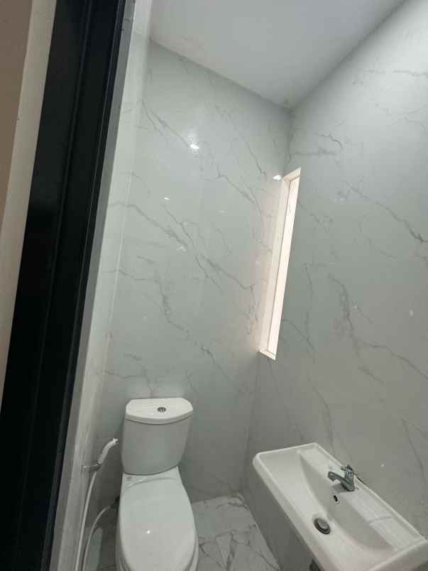 dijual rumah jl cilangkap cipayung