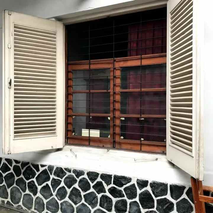 dijual rumah jl cisangkuy