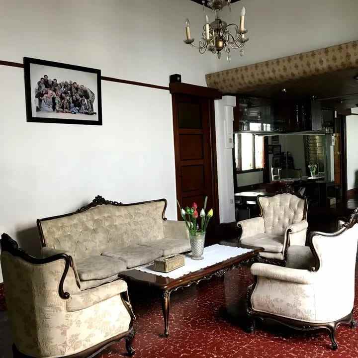 dijual rumah jl cisangkuy