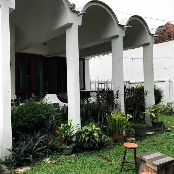 dijual rumah jl cisangkuy