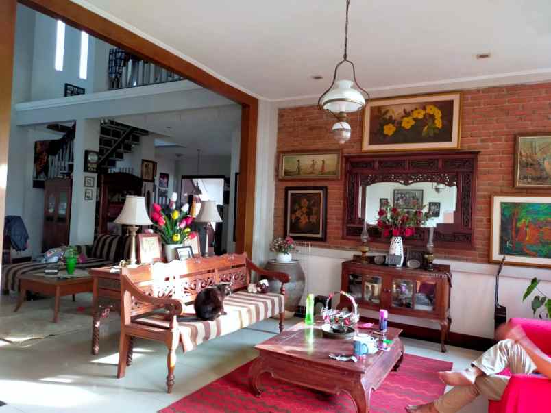 dijual rumah jl ciwaruga