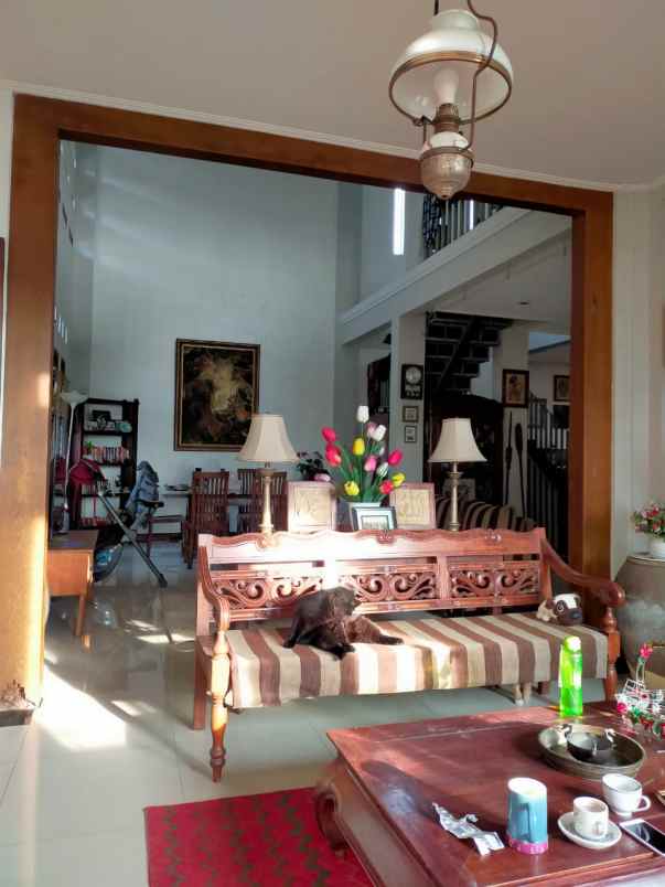 dijual rumah jl ciwaruga