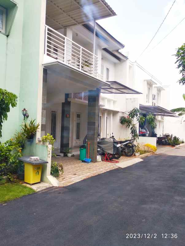 dijual rumah jl h naman pondok kelapa