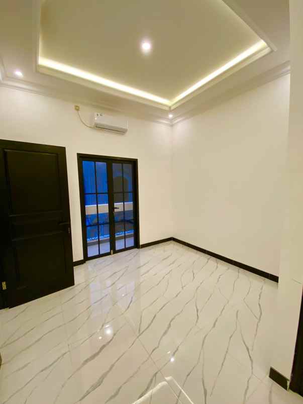 dijual rumah jl joe jagakarsa jakarta