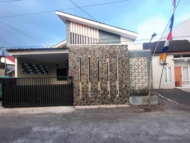 dijual rumah jl kaliurang km 10