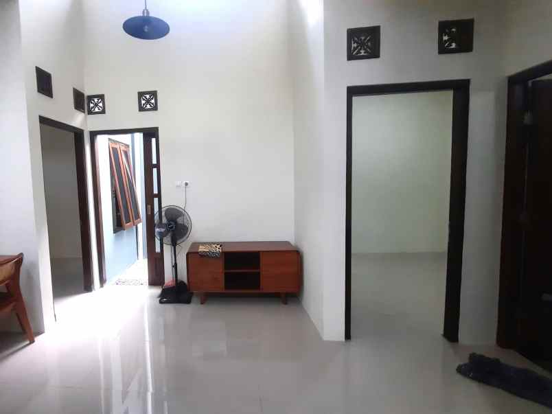 dijual rumah jl kaliurang km 10