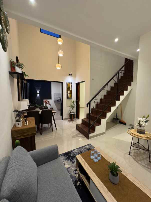 dijual rumah jl kaliurang km 10