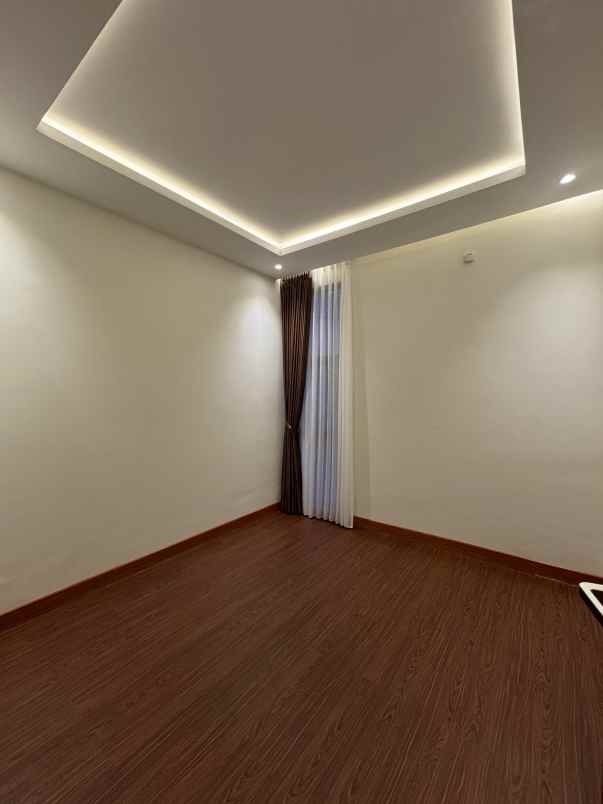 dijual rumah jl kaliurang km 10