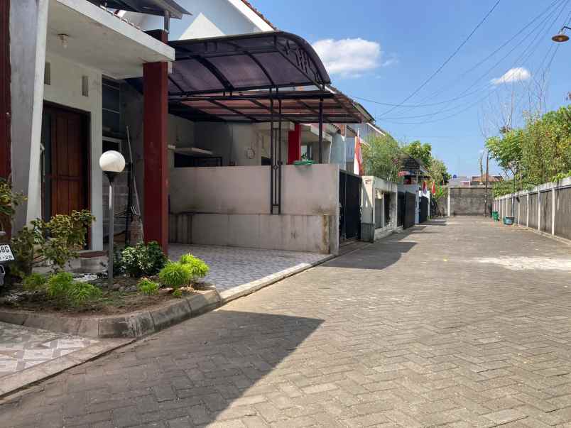 dijual rumah jl kaliurang km 7