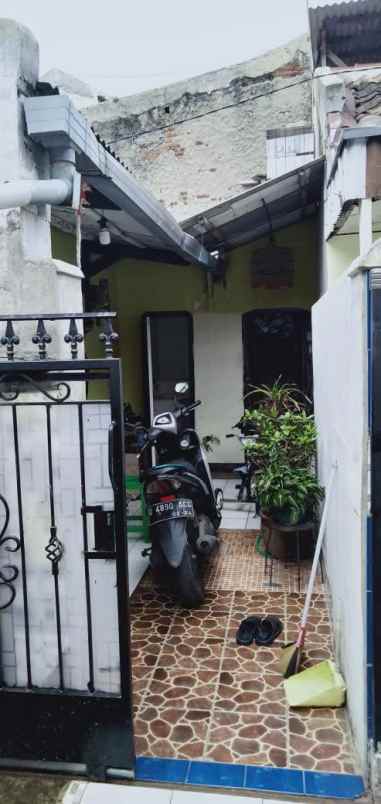 dijual rumah jl kiaracondong gg