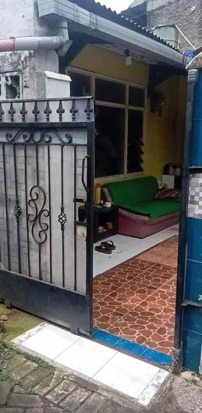 dijual rumah jl kiaracondong gg