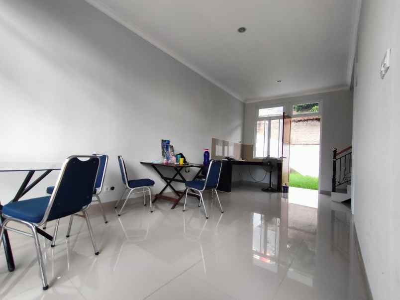 dijual rumah jl kihajar dewantara