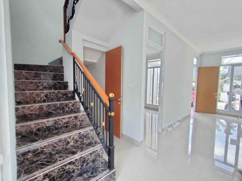 dijual rumah jl kihajar dewantara