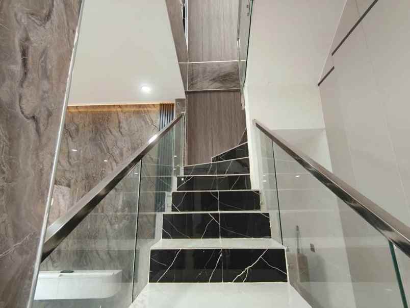 dijual rumah jl magelang